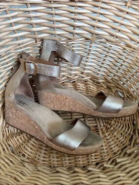 Ugg brand gold metallic cork wedge sandals 💛